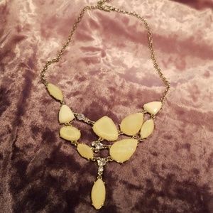 STATEMENT NECKLACE